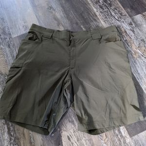 Duluth Trading Company shorts